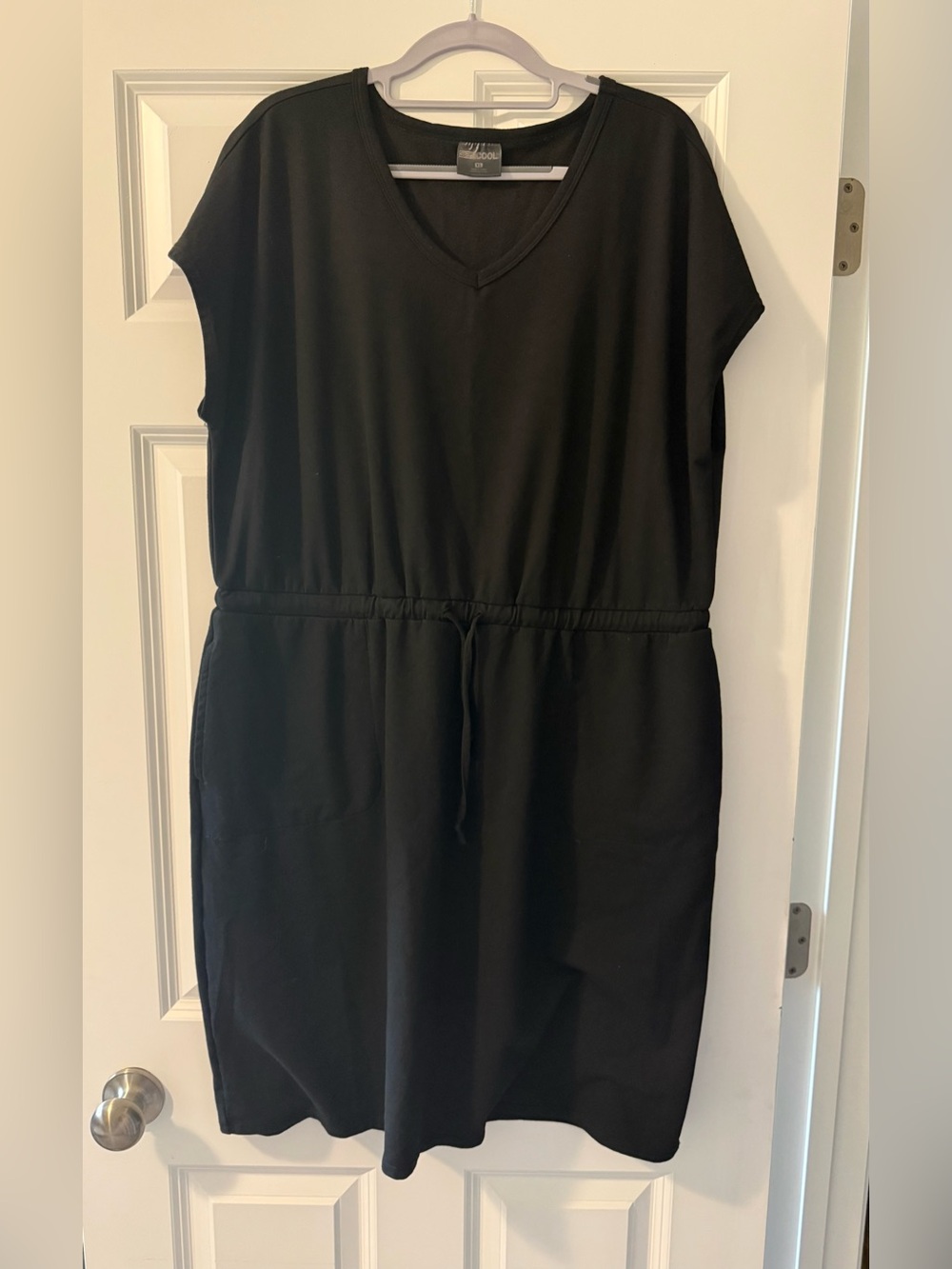 32 Cool Women’s V-Neck Drawstring Waist Dress